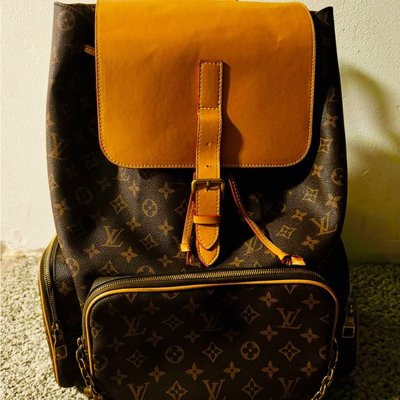 COPY - Louis Vuitton backpack. - Picture 1 of 13